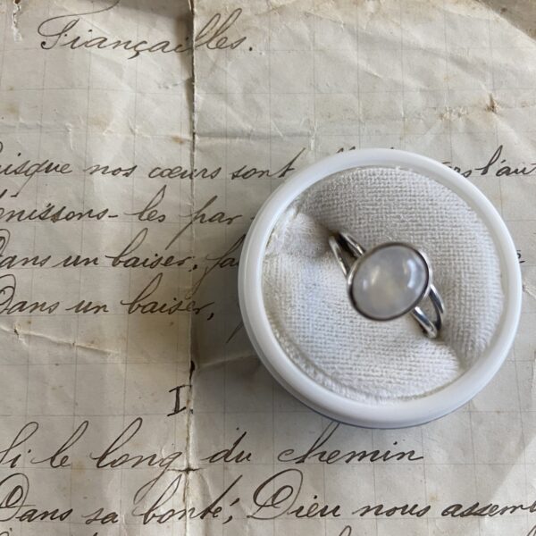 Bague en argent et pierre de lune