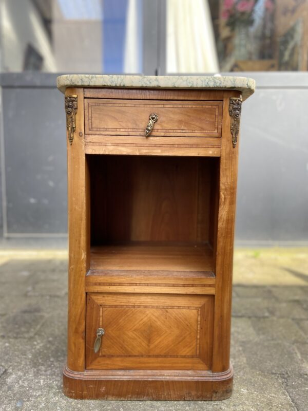 Ancienne table de chevet