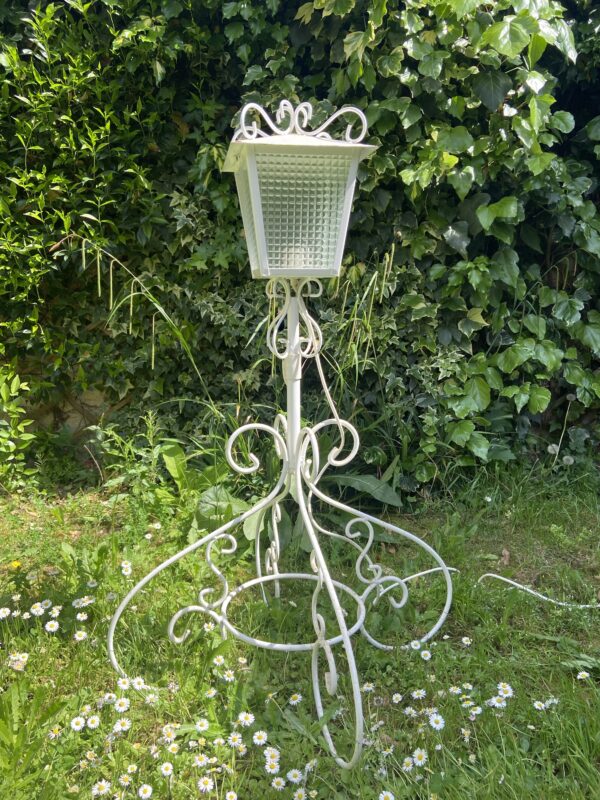 Lampadaire en fer forgé vintage – Image 2