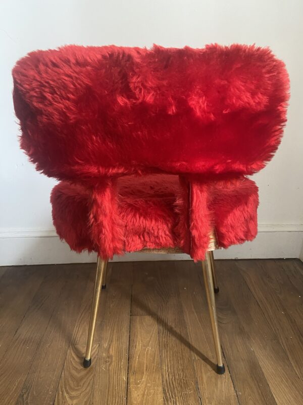 Chaise en moumoute rouge vintage – Image 3