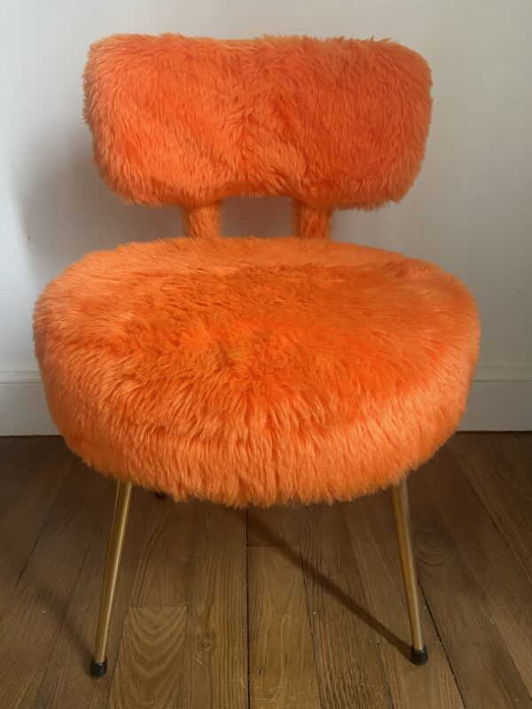 Chaise en moumoute orange vintage