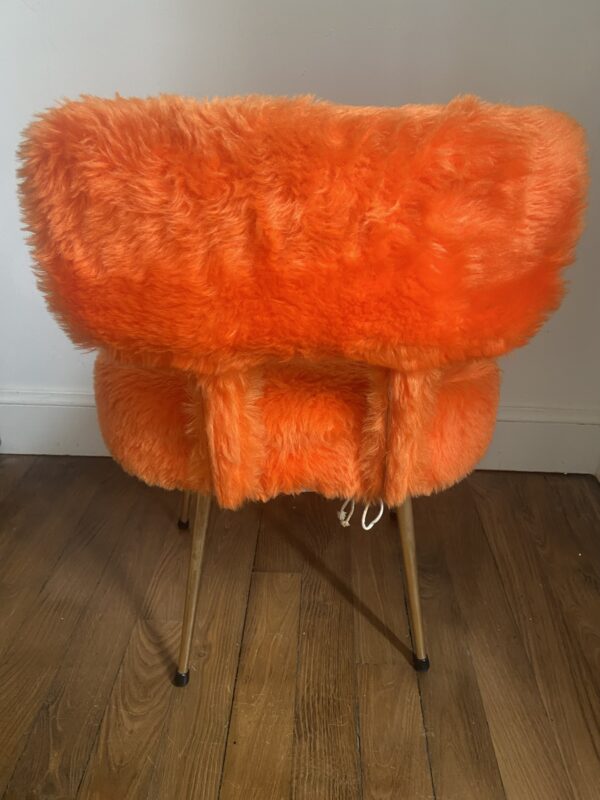 Chaise en moumoute orange vintage – Image 3