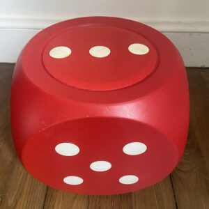 Baril en forme de dé vintage