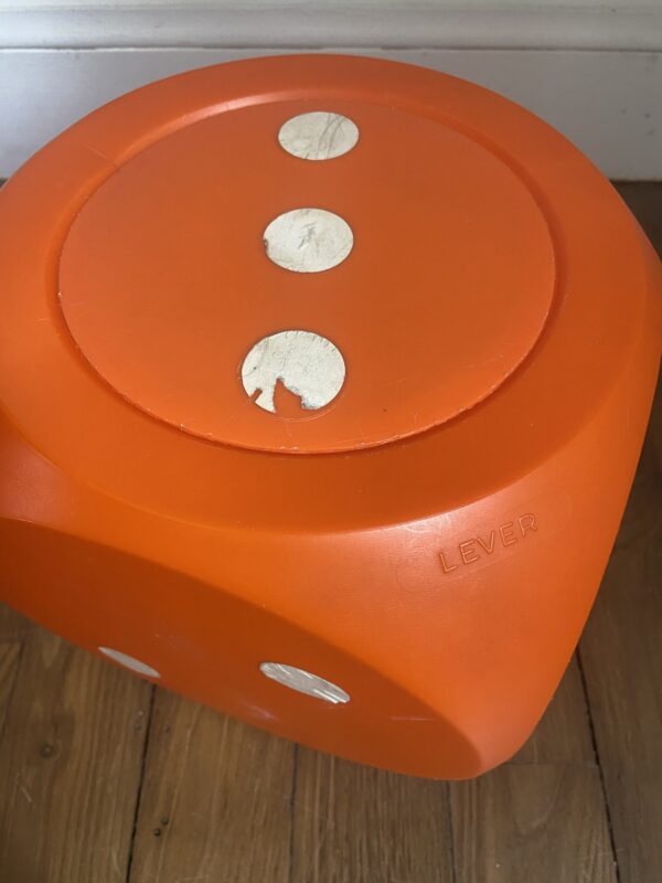 Baril  en forme de dé vintage – Image 2