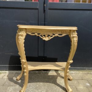 Console dorée de style baroque