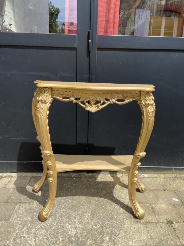 Console dorée de style baroque