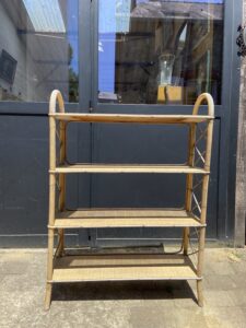 Étagère en rotin vintage