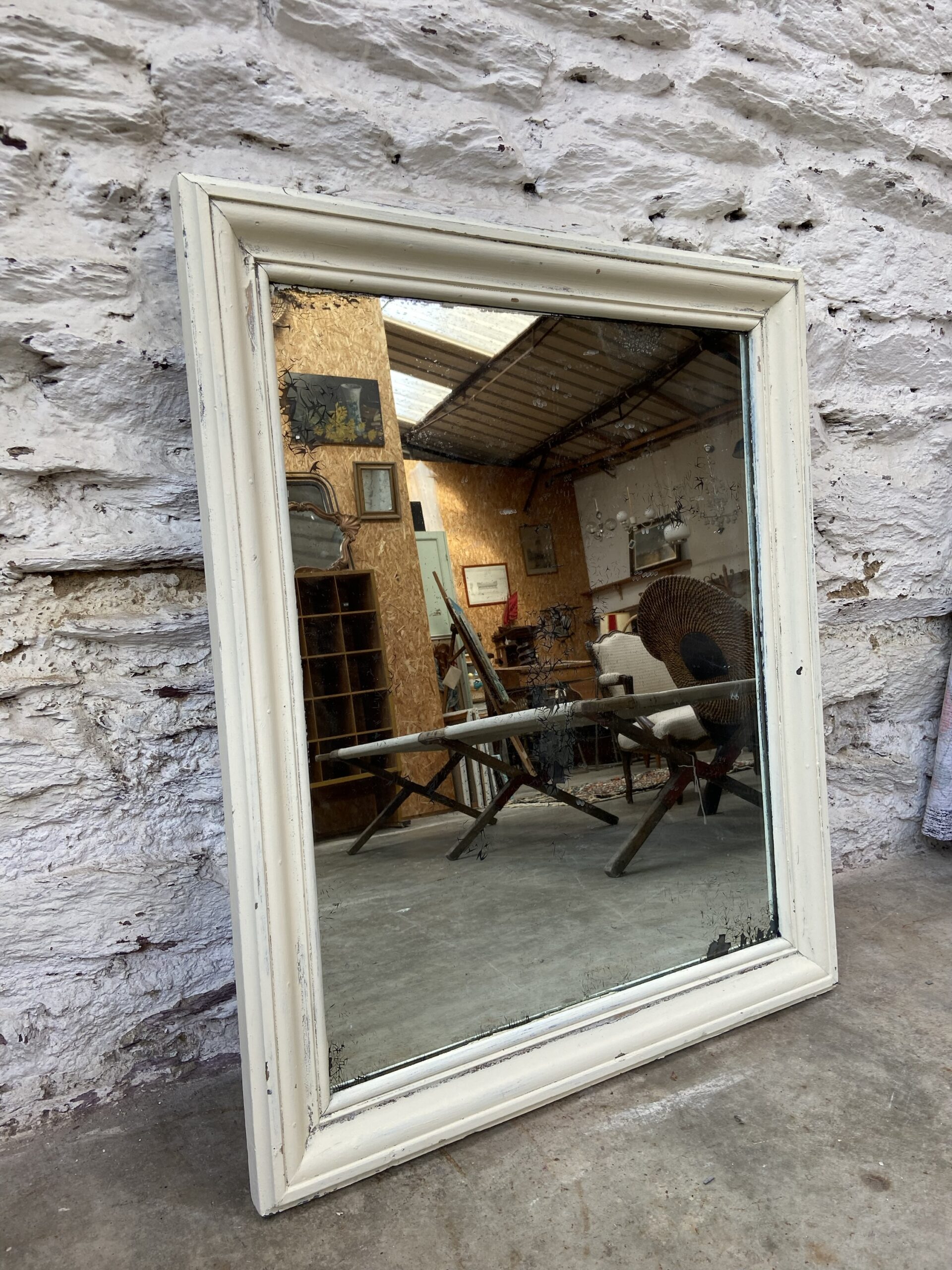 Miroir ancien en bois blanchi