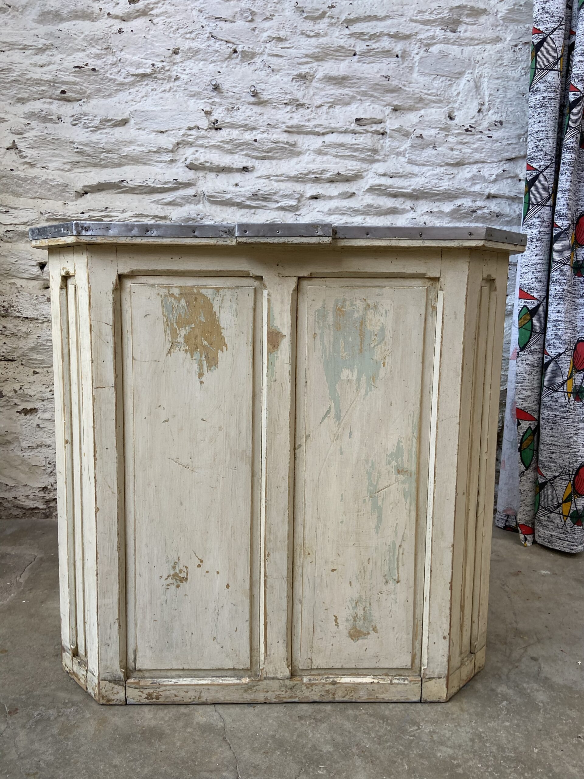 Comptoir de magasin ancien