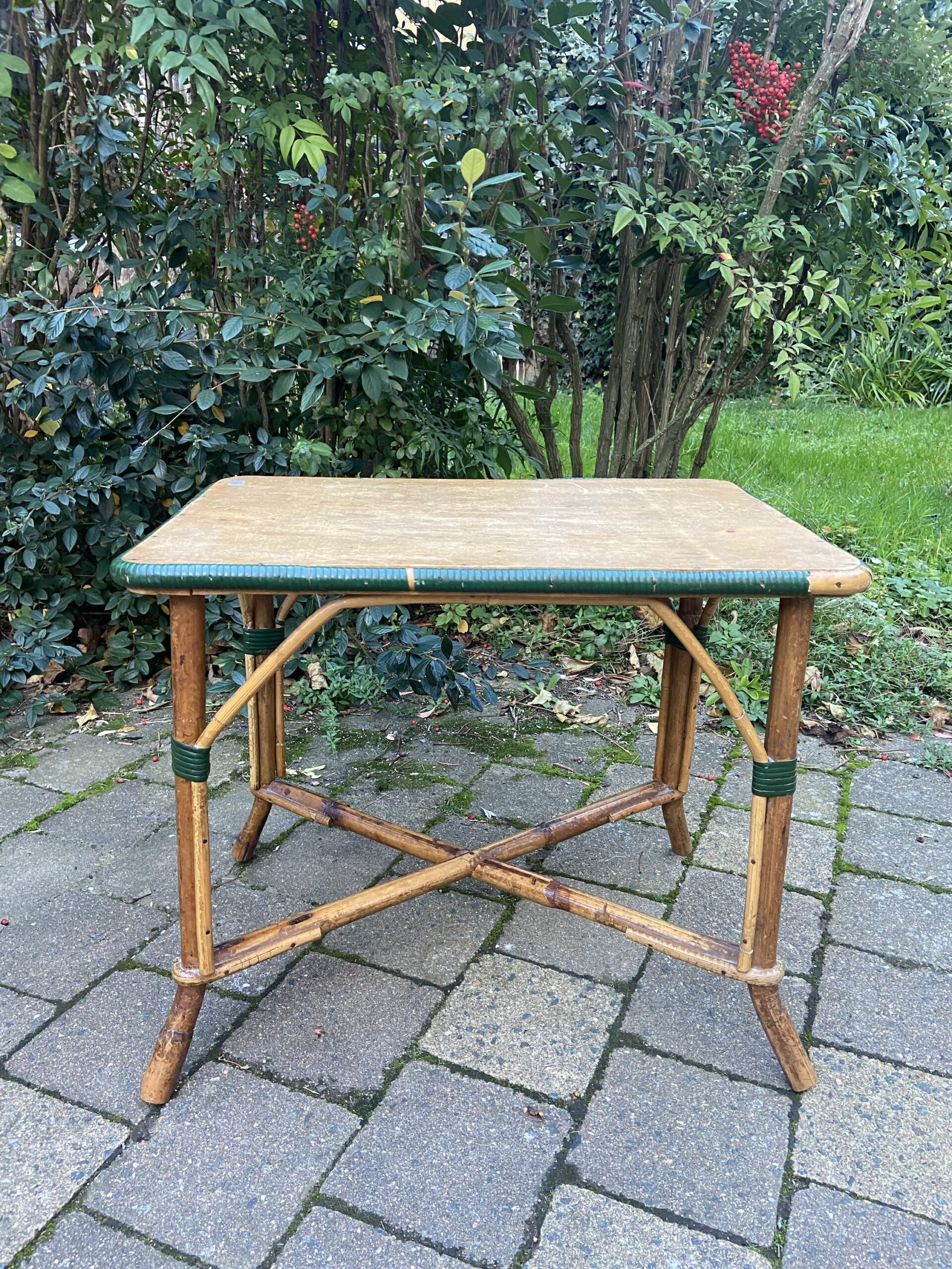 Table basse en rotin vintage