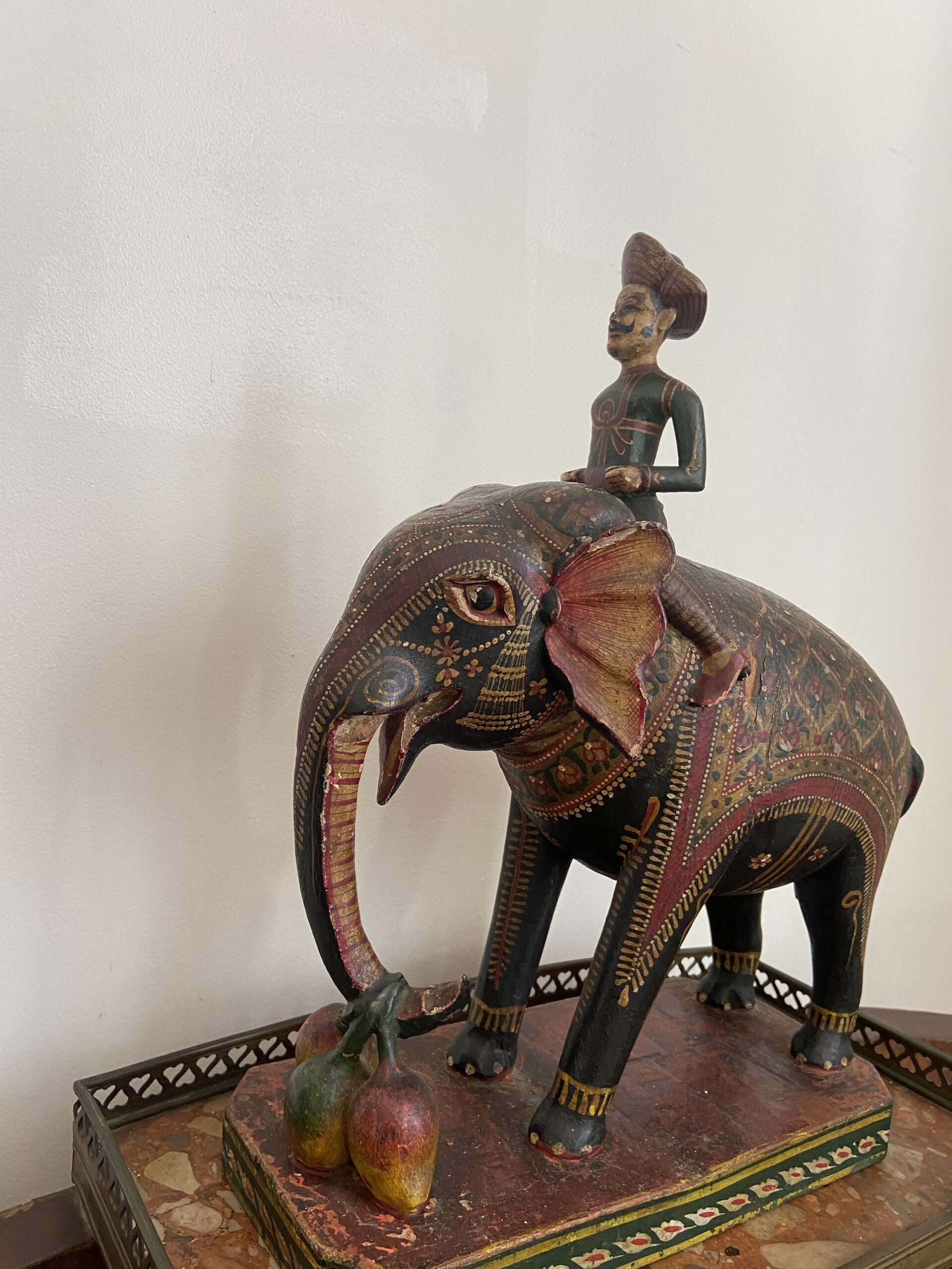 Statue d’éléphant polychrome – Image 3