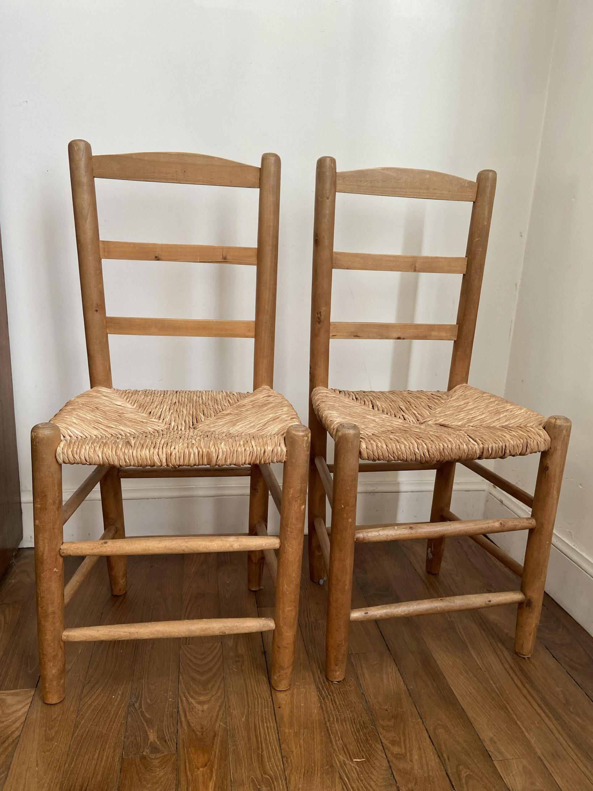 Paire de chaises paillées vintage