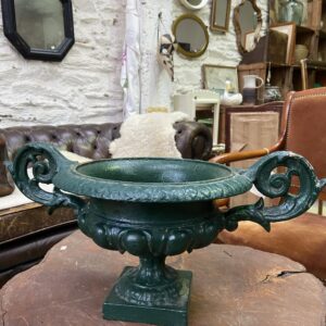 Vase en fonte modèle Versailles