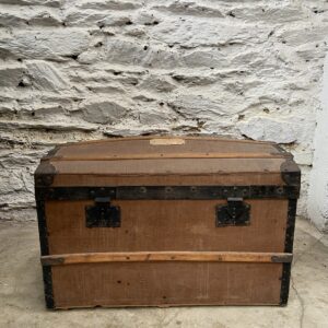 Malle bombée ancienne