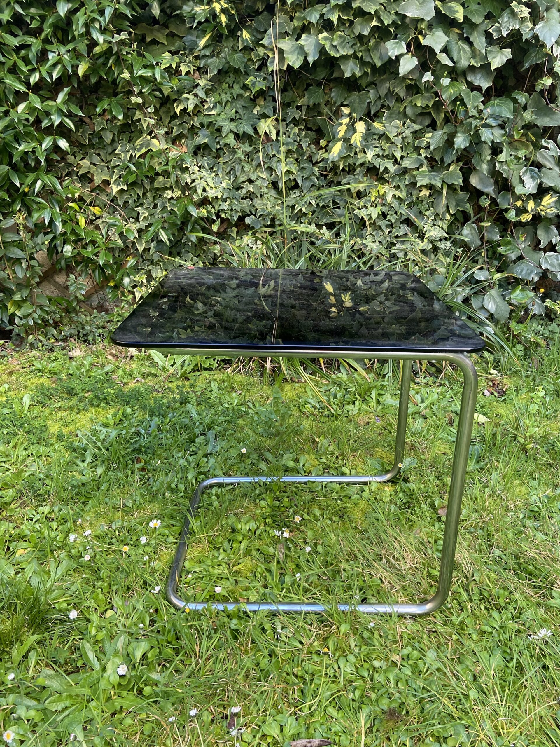 Table d’appoint années 70