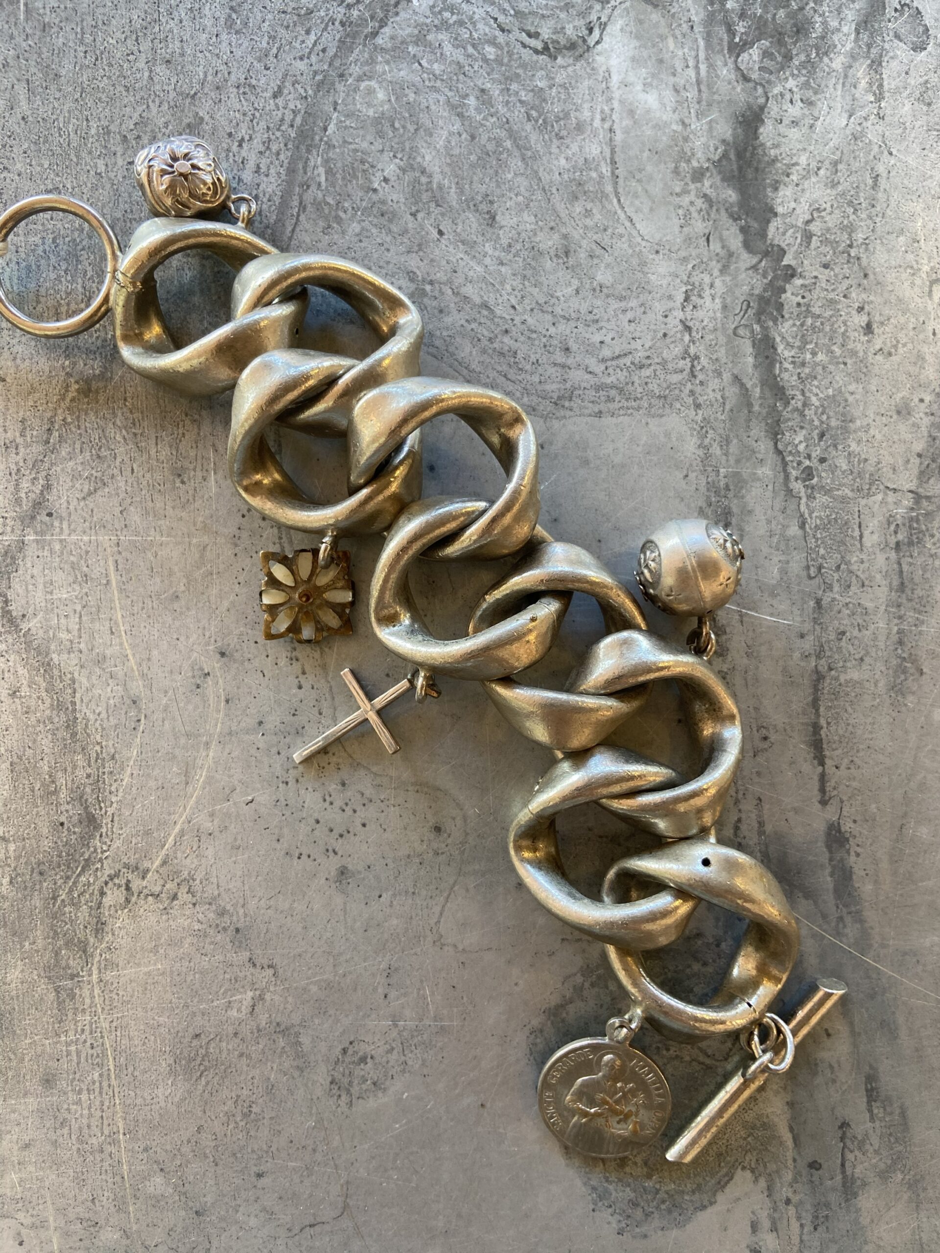 Gourmette à breloques vintage