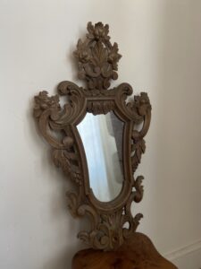 Ancien miroir en bois de style rococo