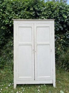 Armoire parisienne