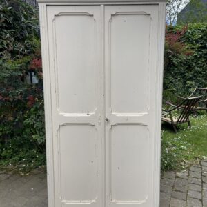 Armoire parisienne