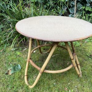 Table basse en rotin vintage