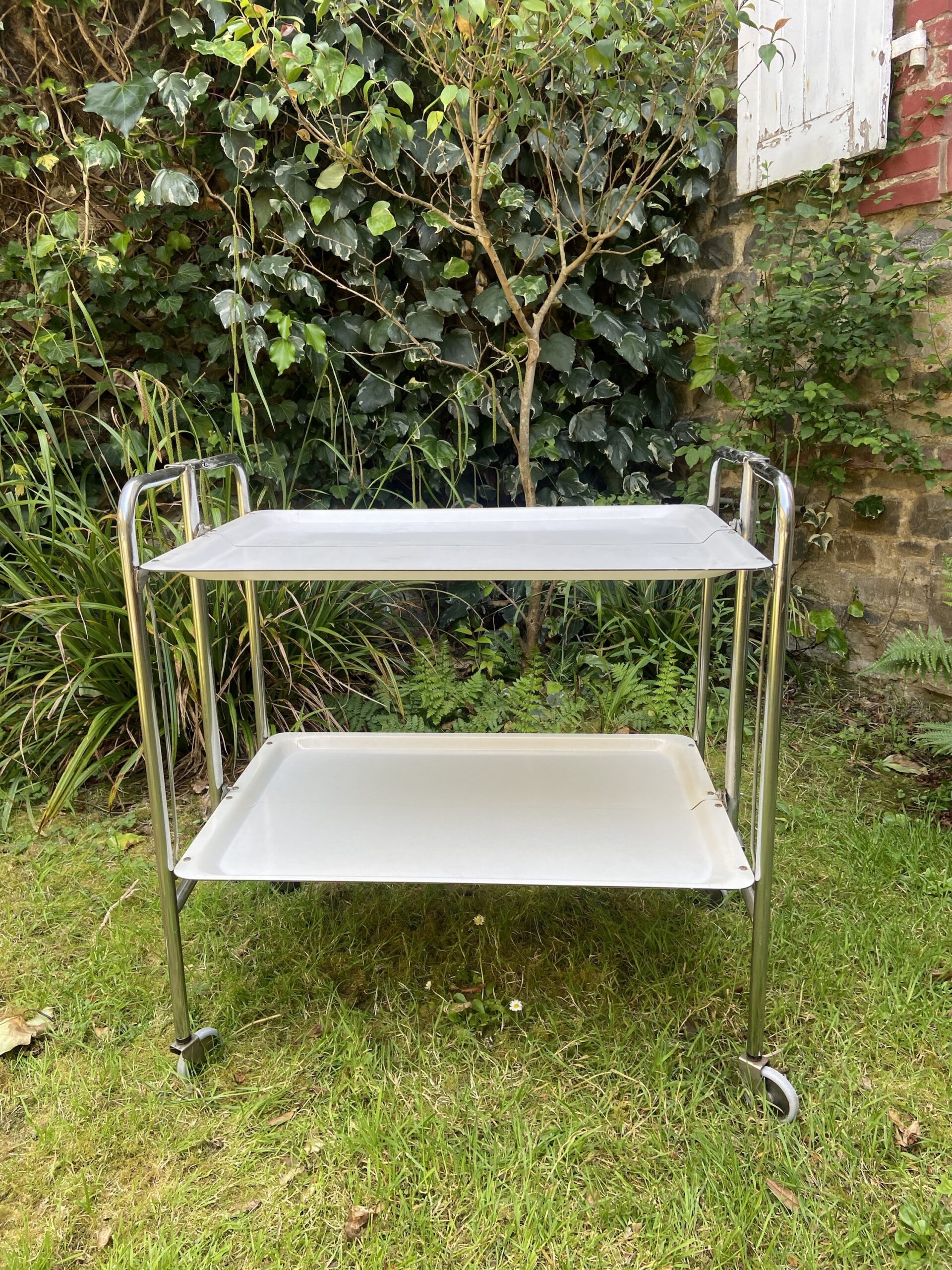 Desserte à roulettes vintage