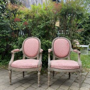 Paire de fauteuils Louis XVI