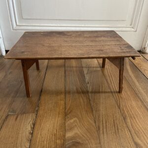 Table de poupée ancienne