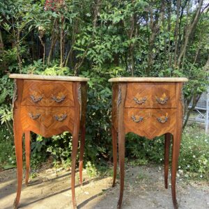Paire de chevets de style Louis XV