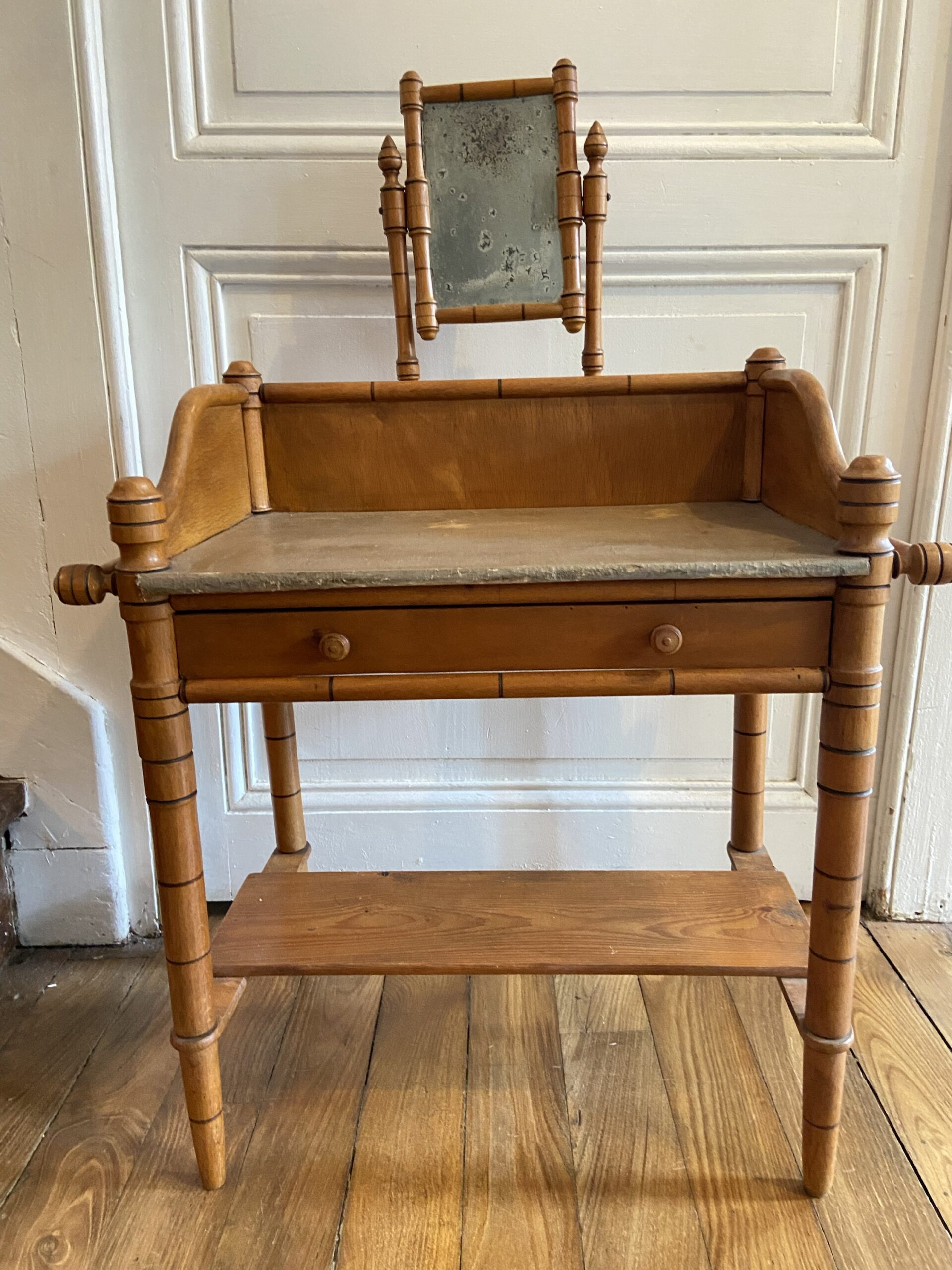 Coiffeuse de poupée